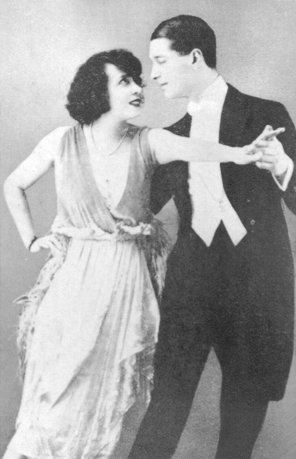 Maurice Chevalier and Mistinguett posing together around 1910
