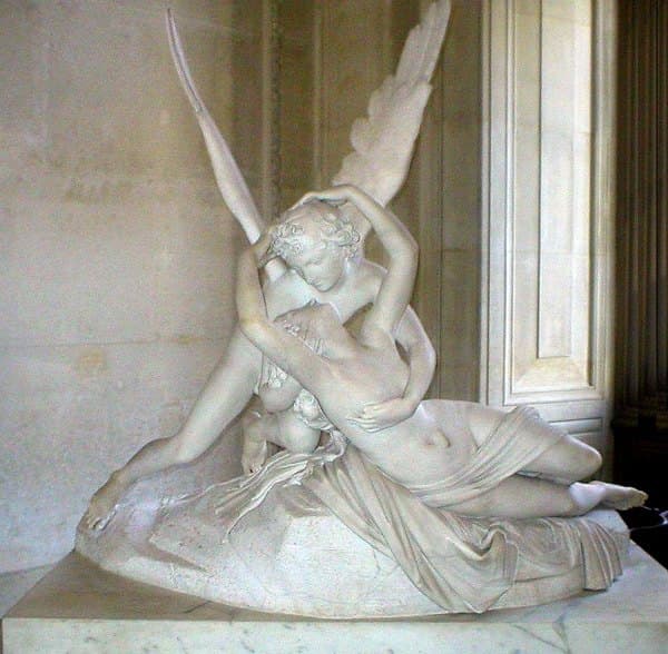Close view of Cupid and Psyche's faces nearly touching in Canova's sculpture