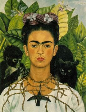 A frontal self-portrait in a white blouse against a wall of overlapping green leaves, with one large pale leaf behind the head. The eyebrows are painted as one unbroken dark line, a braided band of dusty pink across the top of the head carries two pale filigree butterfly ornaments, and two dragonflies fly above. A circlet of woody thorn branches is wound around the throat with tendrils trailing over both shoulders, drawing small red marks of blood on the skin, and a black hummingbird with outspread wings hangs from it at the centre of the chest. A shaggy dark spider monkey sits at the left of the picture with one hand on a thorn branch, and a black cat with pale yellow-green eyes sits at the right