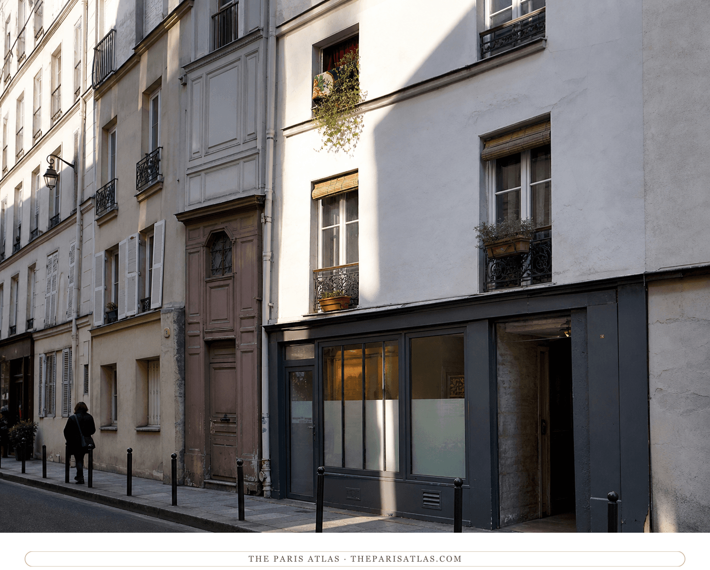 Color present-day view of 18 rue des Trois-Frères