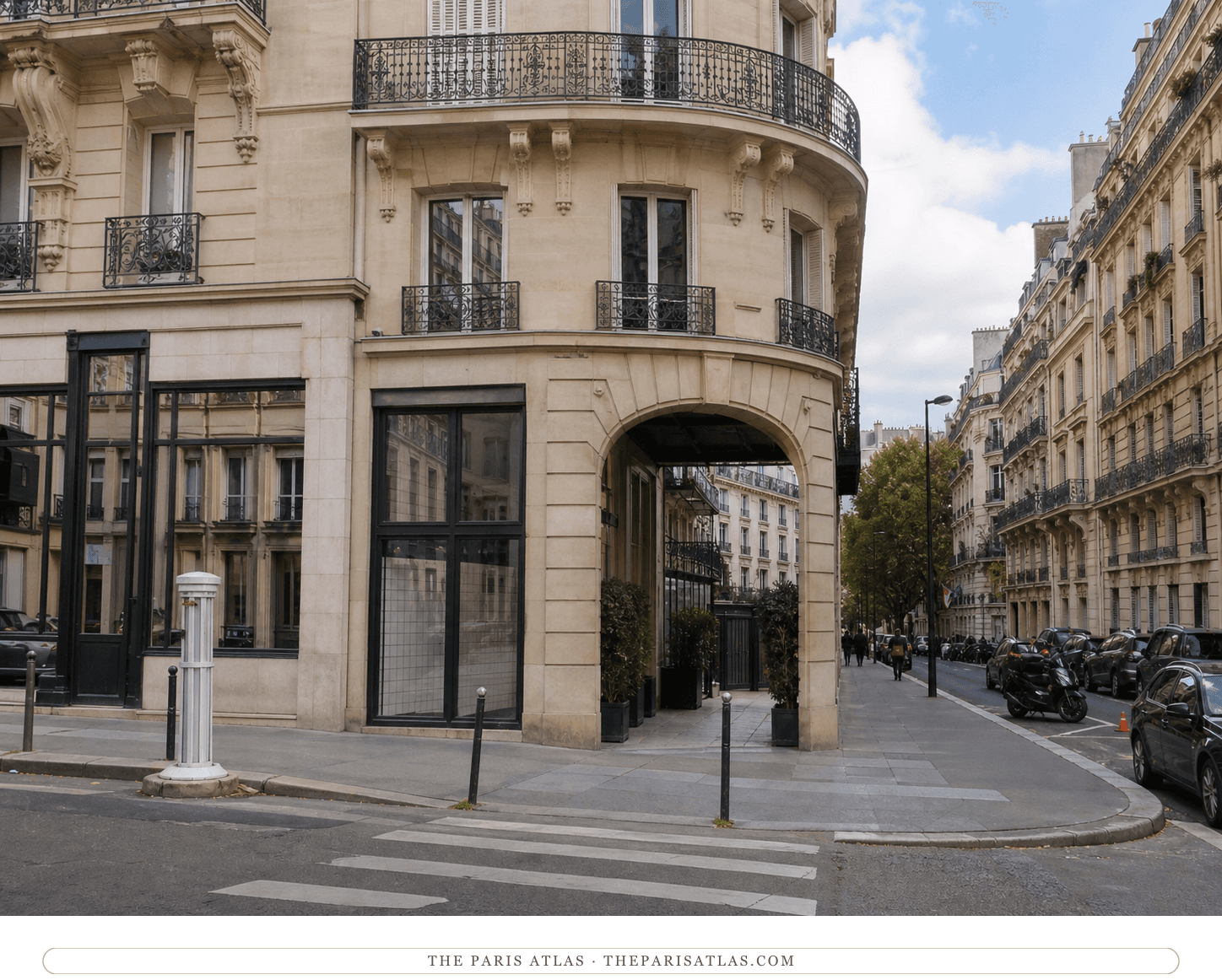Color present-day view of 54 rue de Chaillot