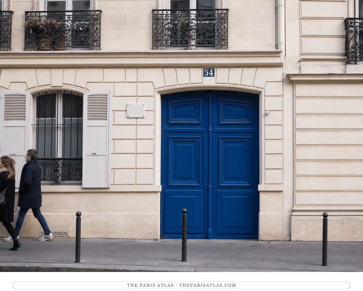 Color present-day view of 54 rue Lepic