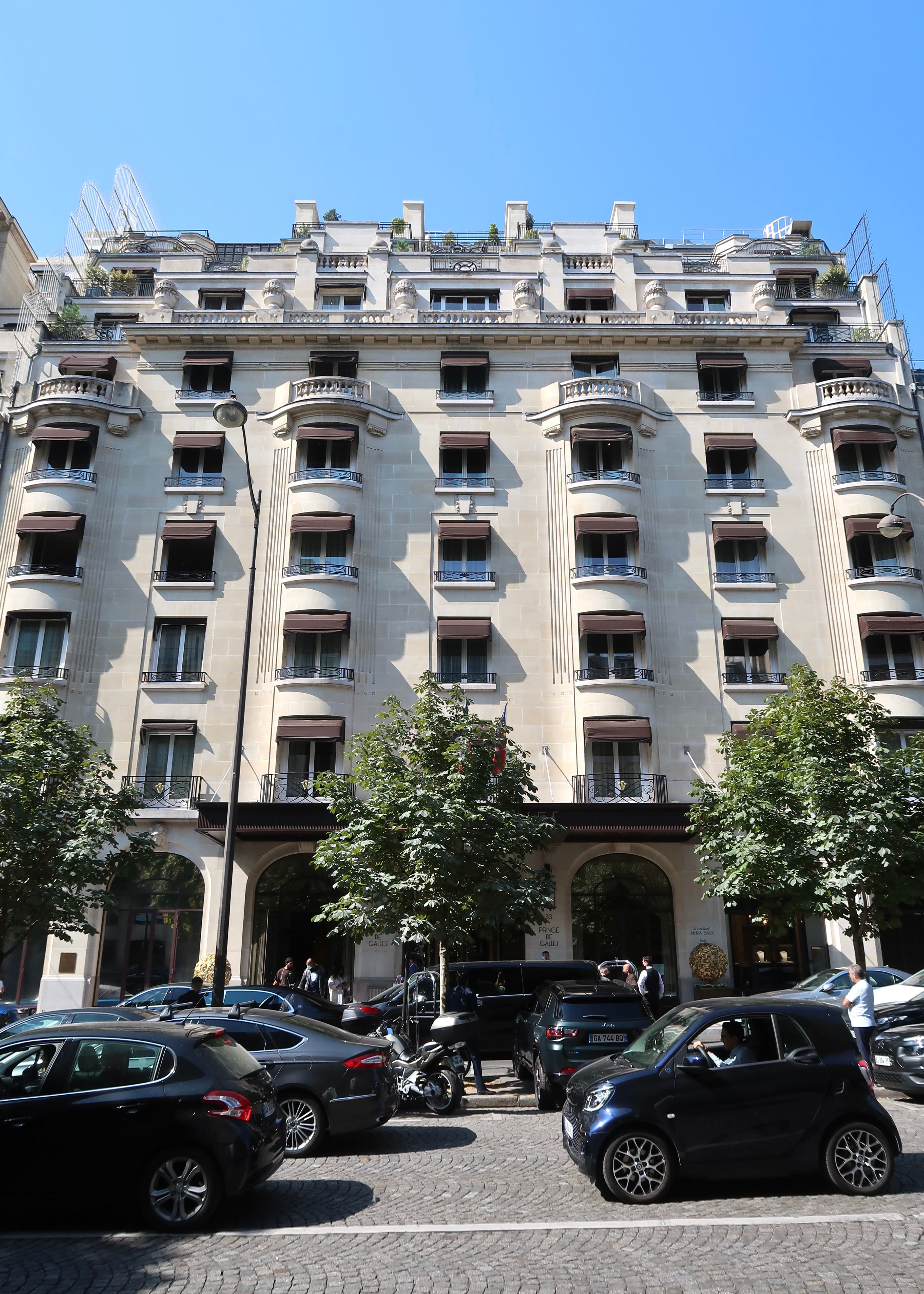 Prince de Galles on avenue George V, photographed in 2021.