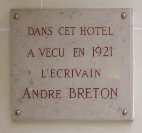 Plaque for André Breton beside the entrance at 35 rue Delambre.