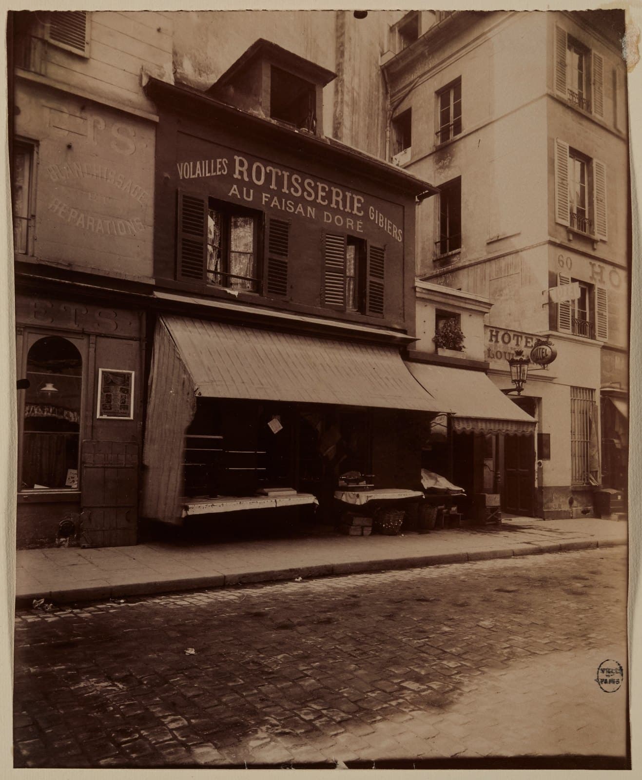 Historic view of the building at 60 rue de Seine in 1911.
